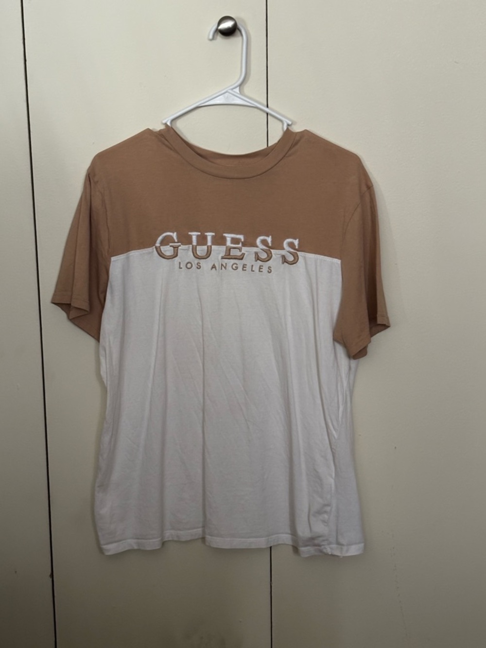 GUESS Two-Tone Tan and White Men’s Short Sleeve Tee